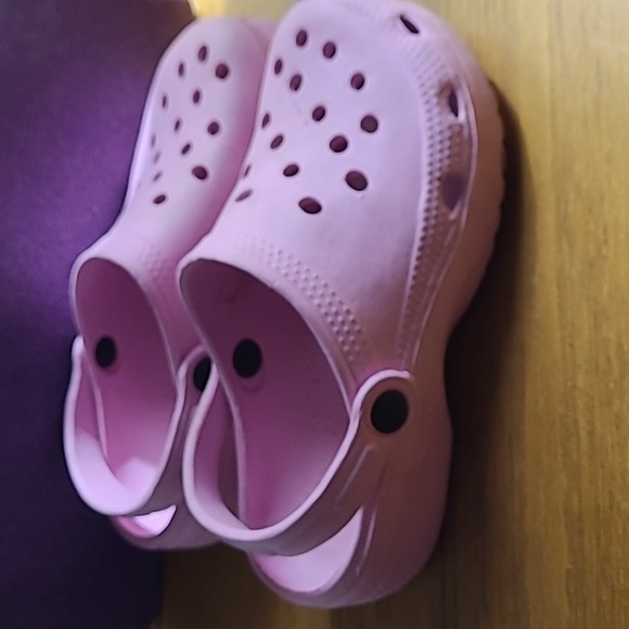 Crocks - Picture 3 of 4